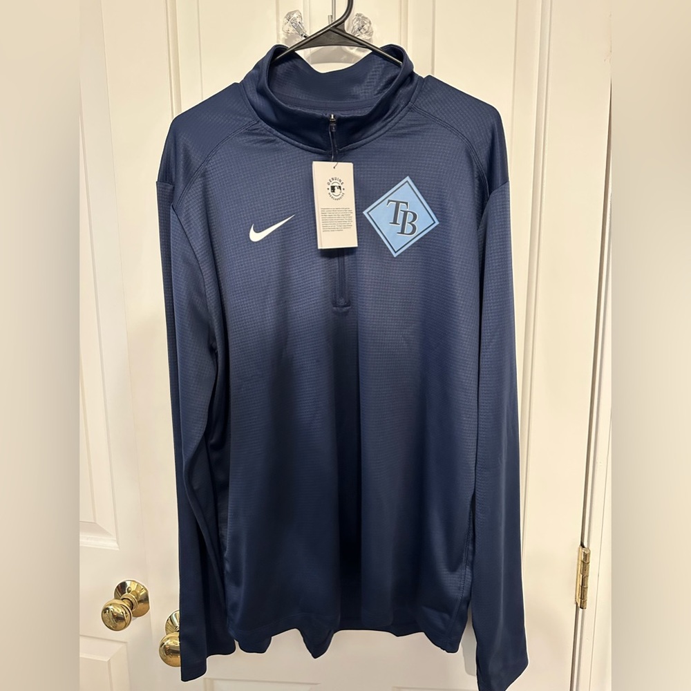 Brand new Men’s Nike long sleeve Dri-fit size XL